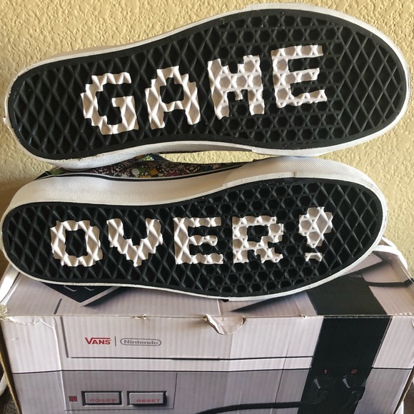 Nintendo Rare Vans - Picture 3 of 7